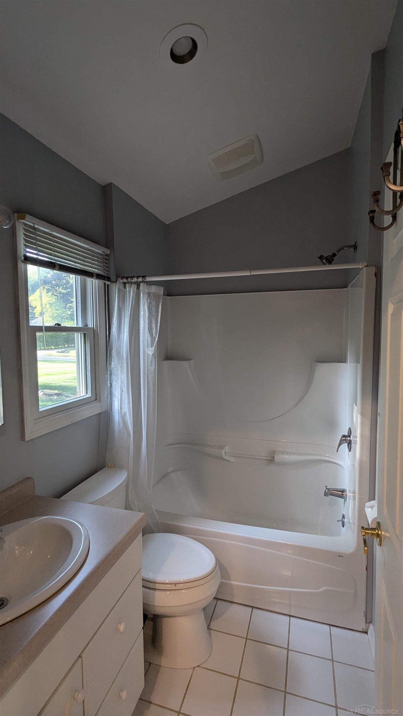 345 Hillview Street Rochester, MI 48306 - Photo 11 of 28 50154226-7d1ebb57-07f2-491a-b8ed-978899f84e31.JPG