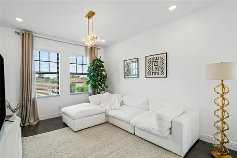 $1,300,000 | 8605 East Baypoint Circle, Parkland, FL 33076