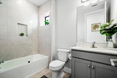 $1,300,000 | 8605 East Baypoint Circle, Parkland, FL 33076