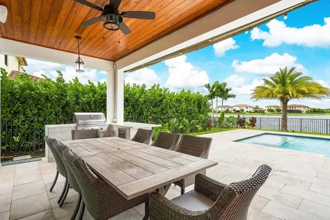 $1,300,000 | 8605 East Baypoint Circle, Parkland, FL 33076