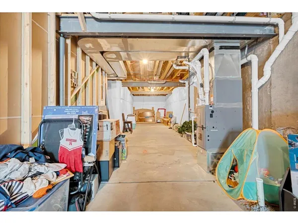 a view of entryway with furniture and toys