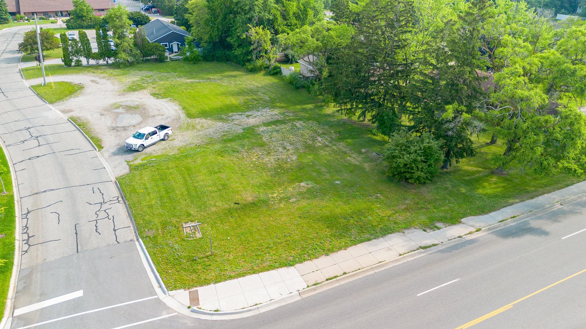 915 East Broomfield Road Mount Pleasant, MI 48858 - Photo 1 of 5