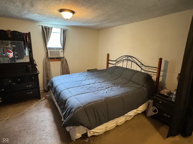 $249,900 | 301 South Maple Street, Veedersburg, IN 47987