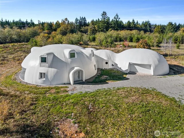 $1,300,000 | 15115 Labrador Lane, Rochester, WA 98579