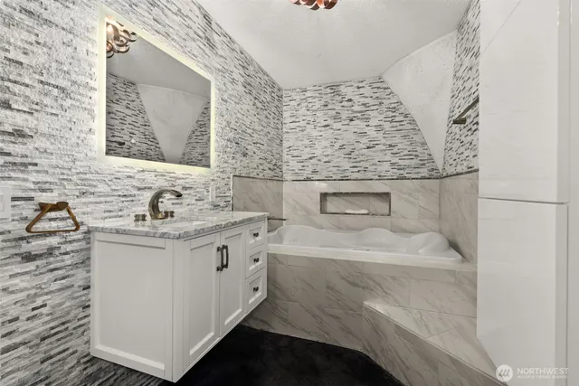 $1,300,000 | 15115 Labrador Lane, Rochester, WA 98579