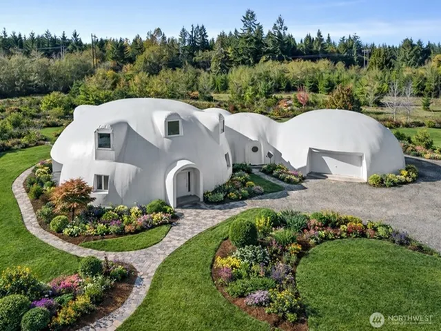 $1,300,000 | 15115 Labrador Lane, Rochester, WA 98579