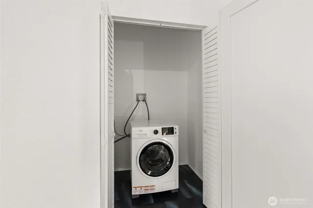 $1,300,000 | 15115 Labrador Lane, Rochester, WA 98579