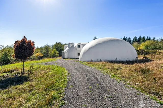 $1,300,000 | 15115 Labrador Lane, Rochester, WA 98579