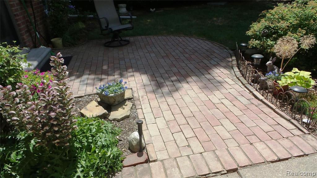 905 Cook Road Grosse Pointe Woods, MI 48236 - Photo 31 of 38