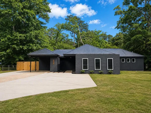 $349,900 | 1404 Hiawatha Drive, Dothan, AL 36303