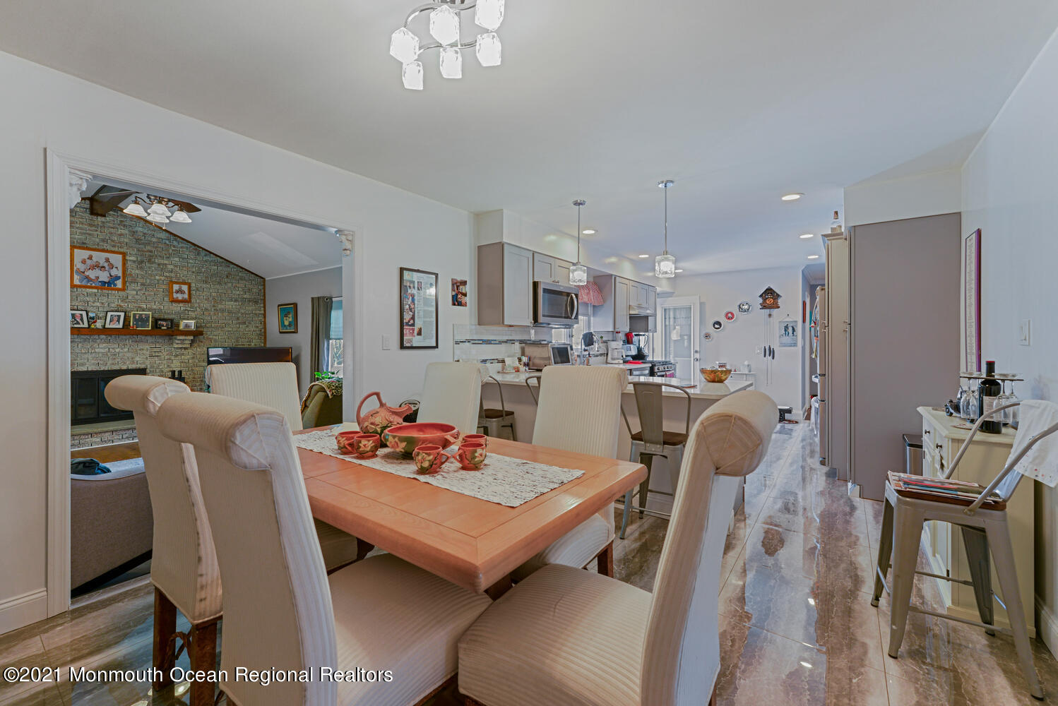387 Line Road Aberdeen, NJ 07747 - Photo 2 of 27 Eat-In Kitchen