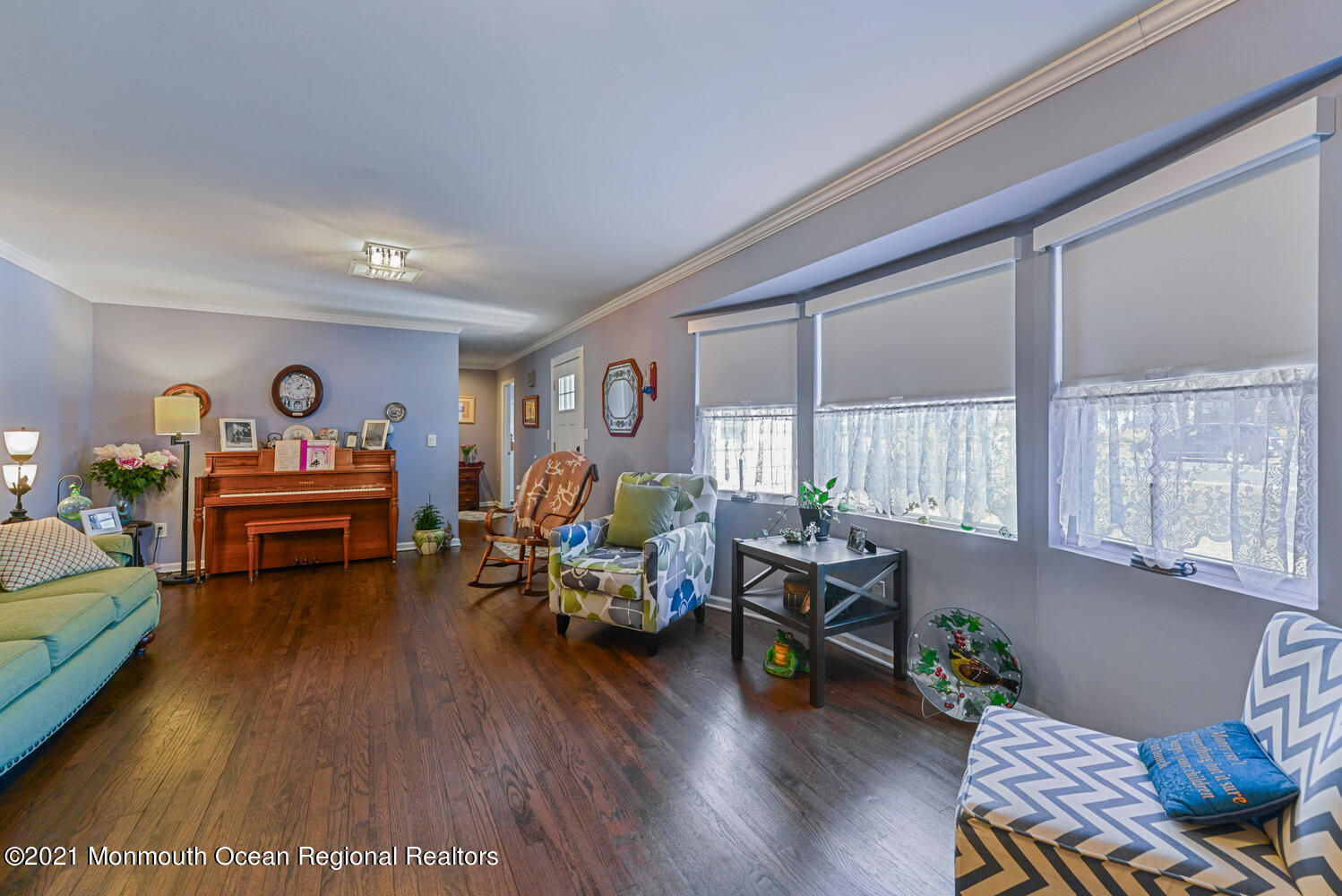 387 Line Road Aberdeen, NJ 07747 - Photo 21 of 27 Living Room