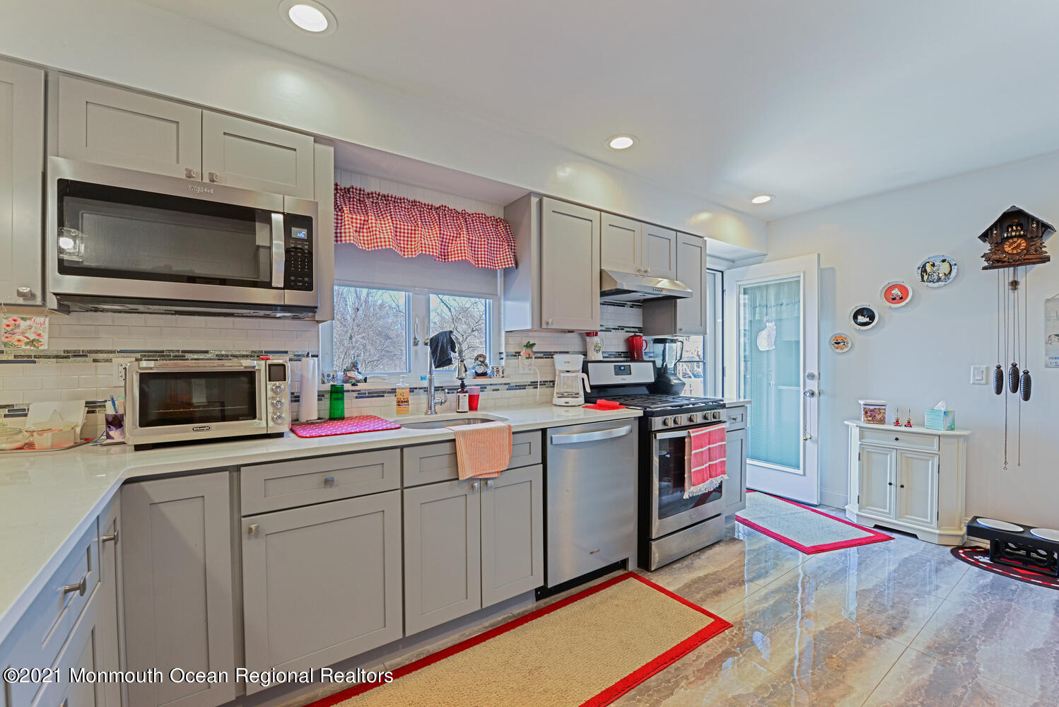 387 Line Road Aberdeen, NJ 07747 - Photo 22 of 27 Eat-In Kitchen