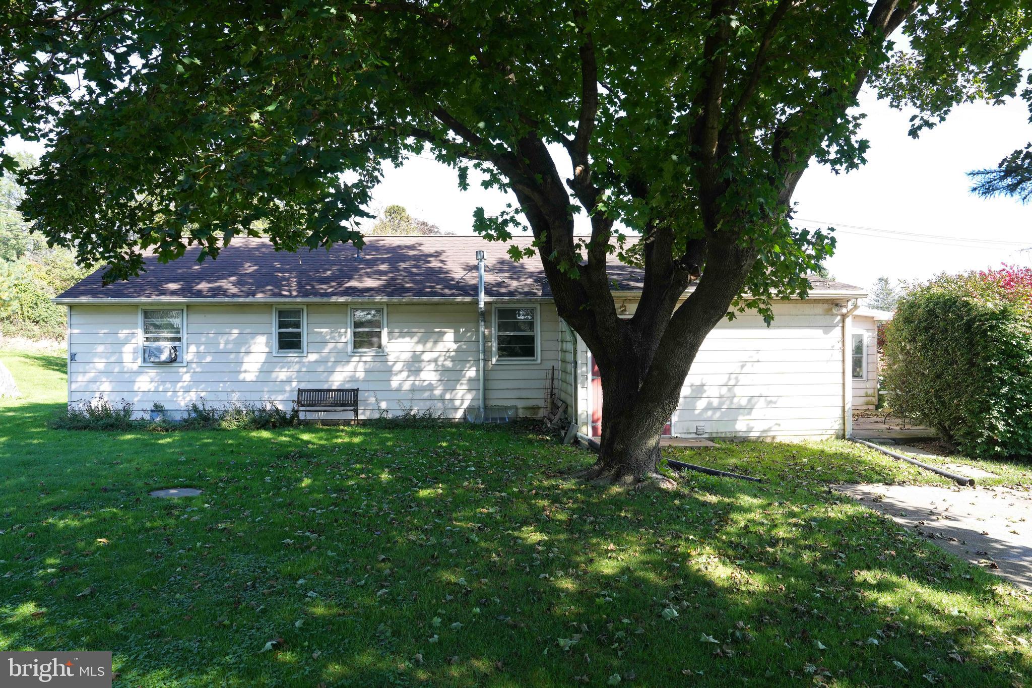 130 Highway 41 Gap, PA 17527 - Photo 4 of 26 Summer picnics under the shade tree
