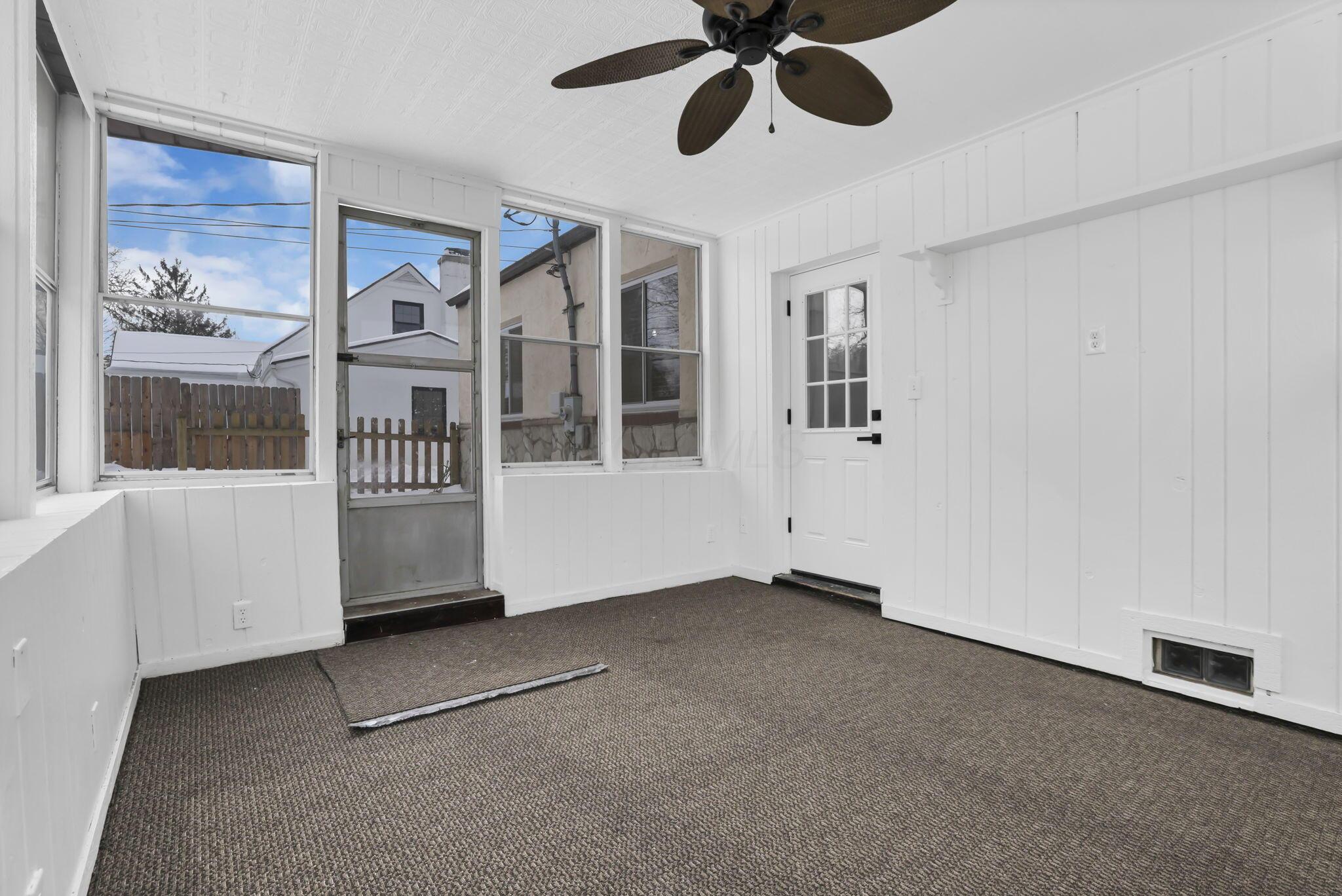 180 North Harding Road Columbus, OH 43209 - Photo 28 of 38 Sunroom