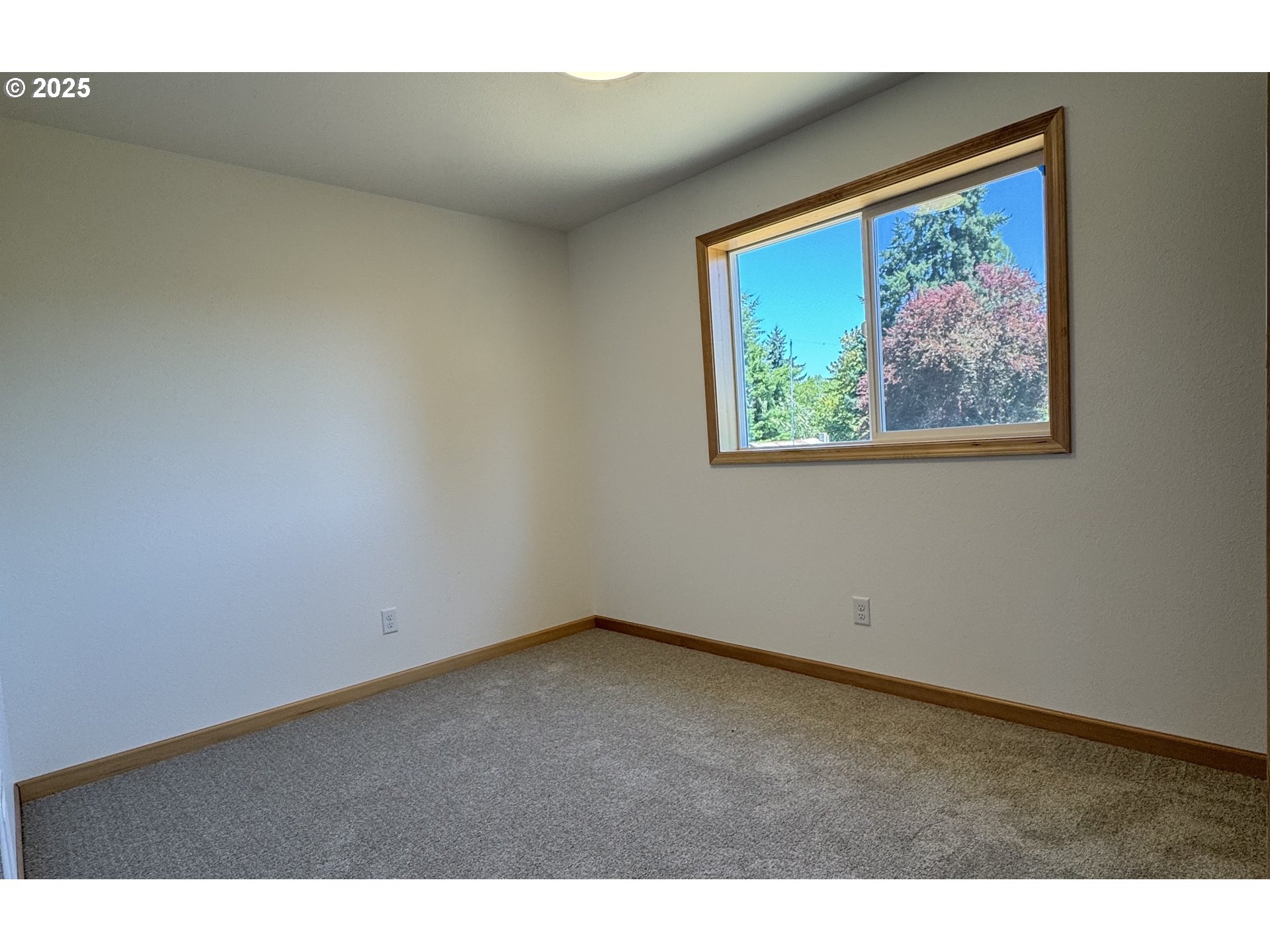 650 ST Charles Street Eugene, OR 97402 - Photo 17 of 17 an empty room with a painting on the wall