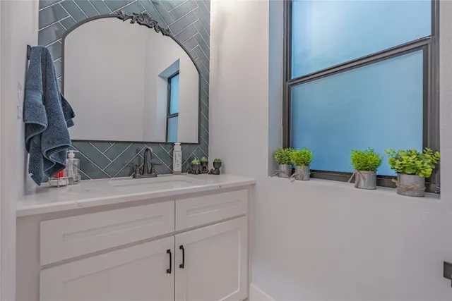 $4,490 | 406 Fenn Street, Unit A, Houston, TX 77018