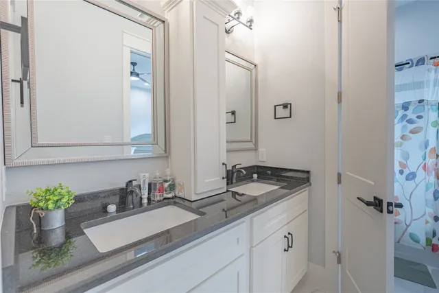 $4,490 | 406 Fenn Street, Unit A, Houston, TX 77018