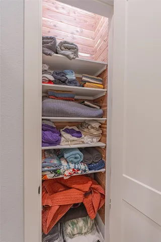 $4,490 | 406 Fenn Street, Unit A, Houston, TX 77018