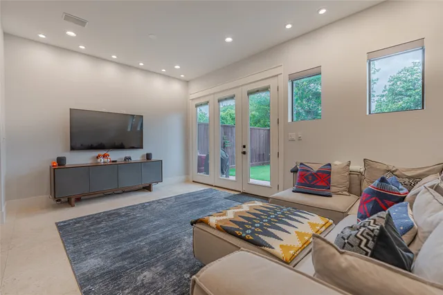 $4,490 | 406 Fenn Street, Unit A, Houston, TX 77018