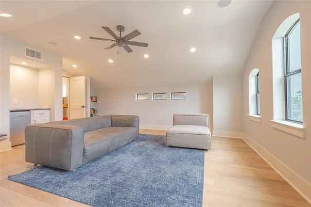 $4,490 | 406 Fenn Street, Unit A, Houston, TX 77018