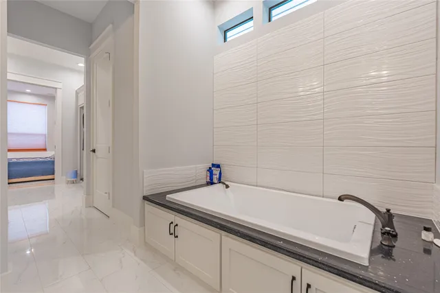 $4,490 | 406 Fenn Street, Unit A, Houston, TX 77018