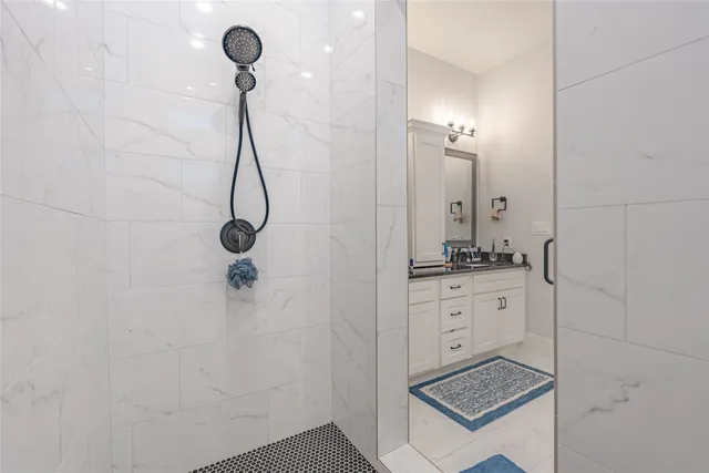 $4,490 | 406 Fenn Street, Unit A, Houston, TX 77018