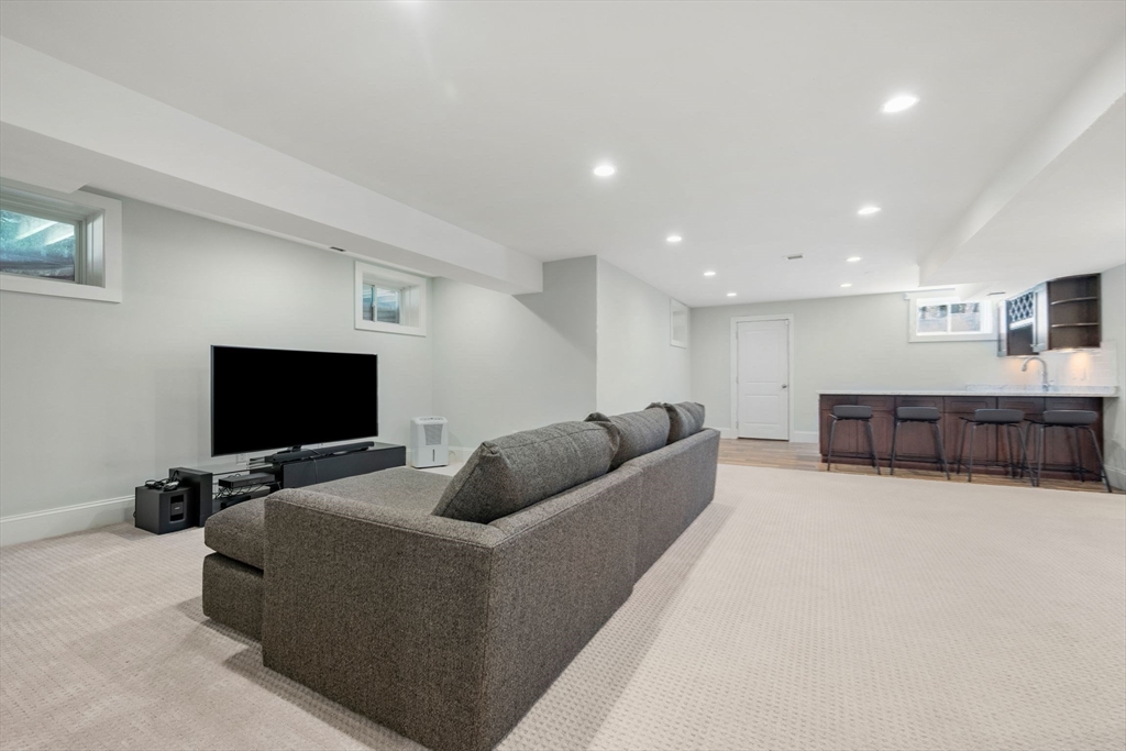 12 Pelham Road Weston, MA 02493 - Photo 27 of 34