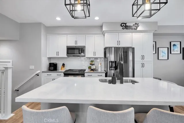 $880,000 | 901 Sunset Ridge, Lake Forest, CA 92610