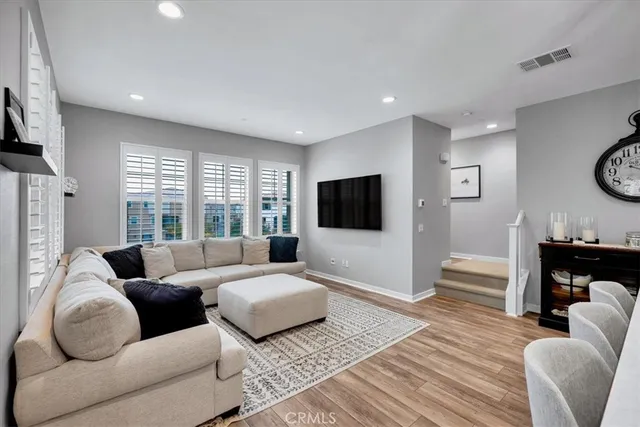 $880,000 | 901 Sunset Ridge, Lake Forest, CA 92610