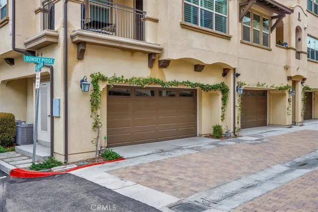 $880,000 | 901 Sunset Ridge, Lake Forest, CA 92610