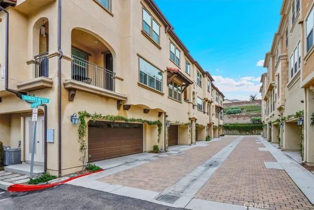 $880,000 | 901 Sunset Ridge, Lake Forest, CA 92610