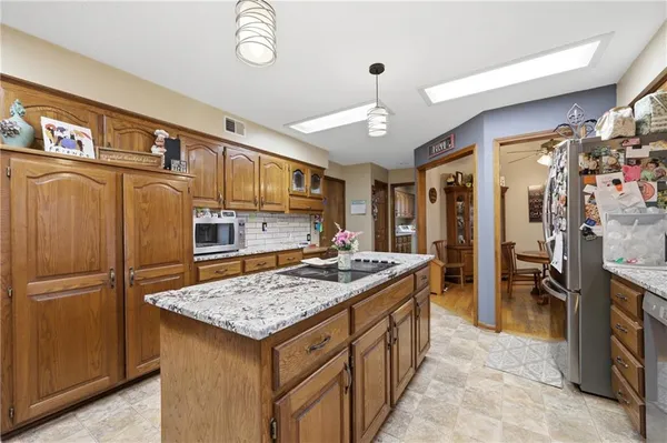 $489,900 | 2200 Northwest Fawn Drive, Blue Springs, MO 64015