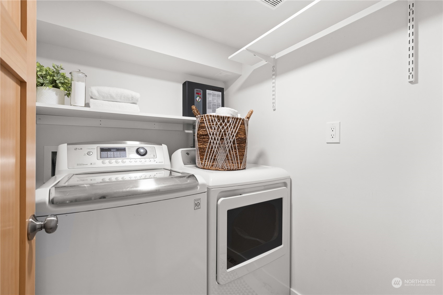 7025 13th Avenue Southwest Seattle, WA 98106 - Photo 27 of 39