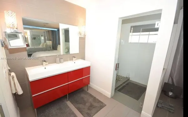 $7,990 | 909 North 13th Court, Hollywood, FL 33019