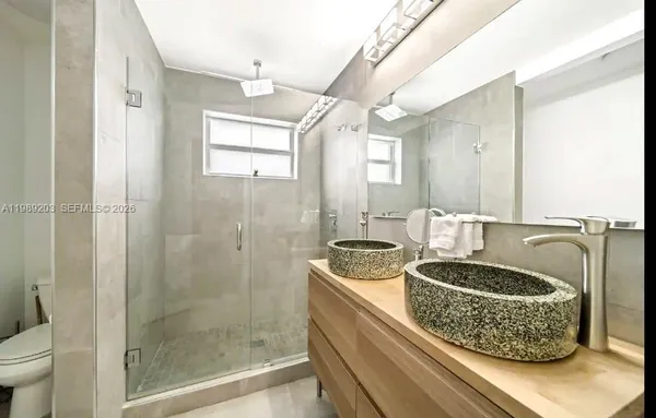 $7,990 | 909 North 13th Court, Hollywood, FL 33019