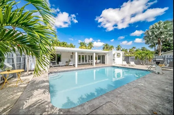 $7,990 | 909 North 13th Court, Hollywood, FL 33019