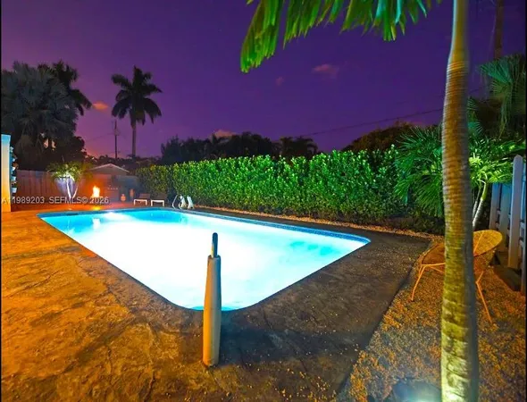 $7,990 | 909 North 13th Court, Hollywood, FL 33019