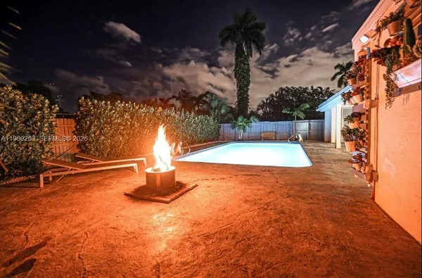 $7,990 | 909 North 13th Court, Hollywood, FL 33019