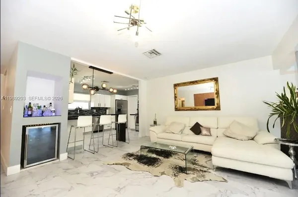 $7,990 | 909 North 13th Court, Hollywood, FL 33019