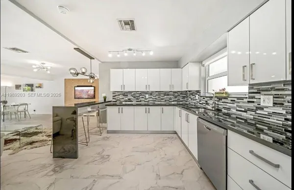 $7,990 | 909 North 13th Court, Hollywood, FL 33019