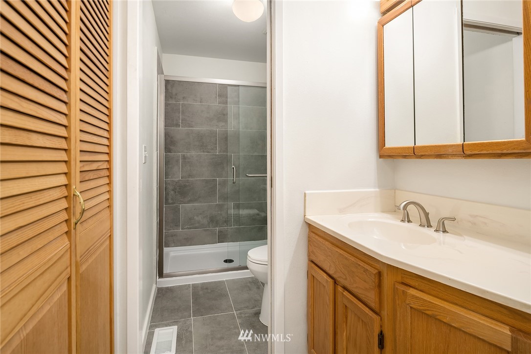 13912 Southeast 141st Street Renton, WA 98059 - Photo 13 of 21 Gallery Image 13
