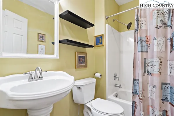 $865,000 | 60 East Valley View Drive, Marion, NC 28752