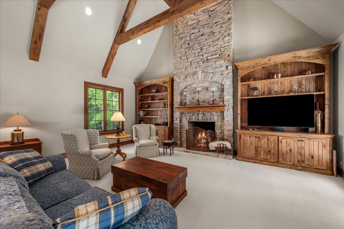 33W551 Hub Road Wayne, IL 60184 - Photo 9 of 62 Gallery Image 9