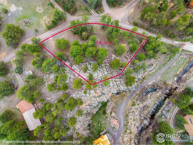 a view of a tennis court