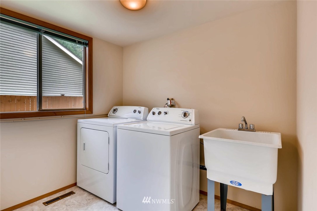 4608 Northeast 19th Street Renton, WA 98059 - Photo 15 of 25