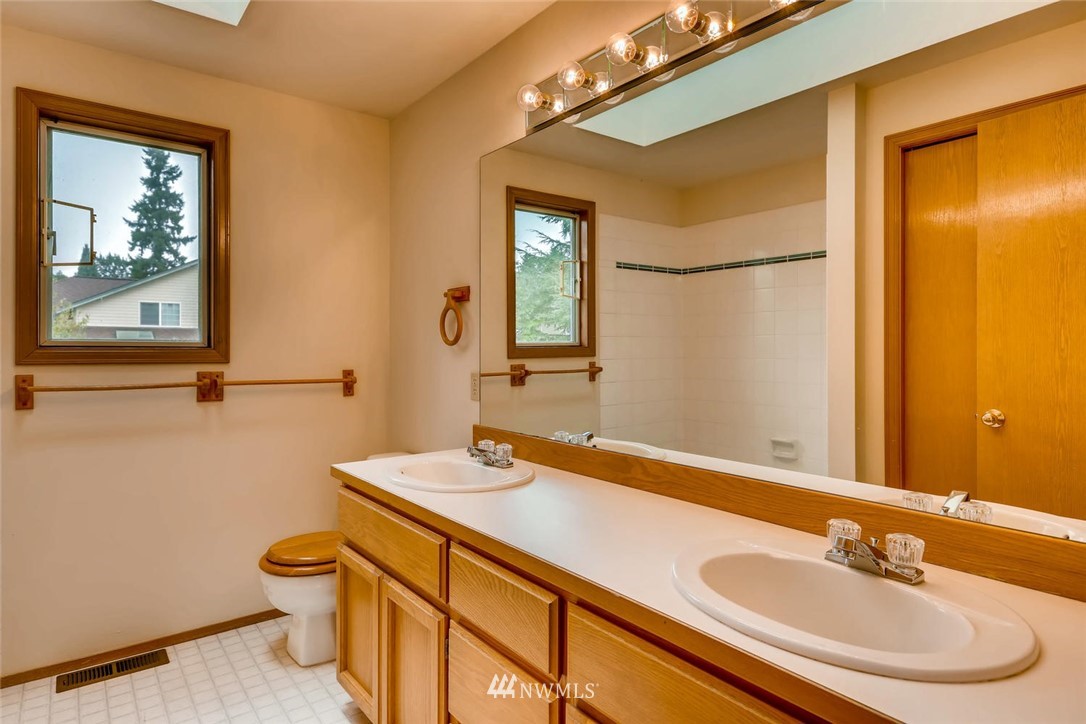4608 Northeast 19th Street Renton, WA 98059 - Photo 22 of 25