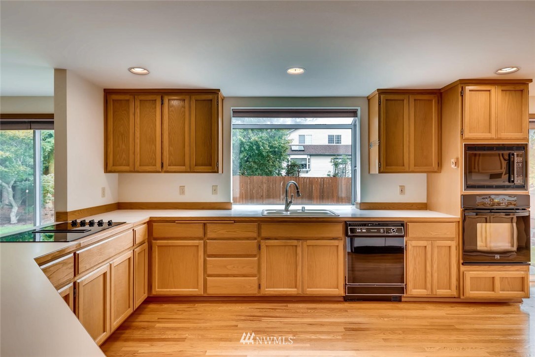 4608 Northeast 19th Street Renton, WA 98059 - Photo 8 of 25