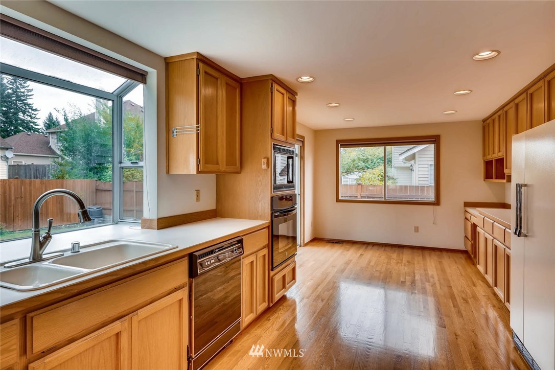 4608 Northeast 19th Street Renton, WA 98059 - Photo 9 of 25