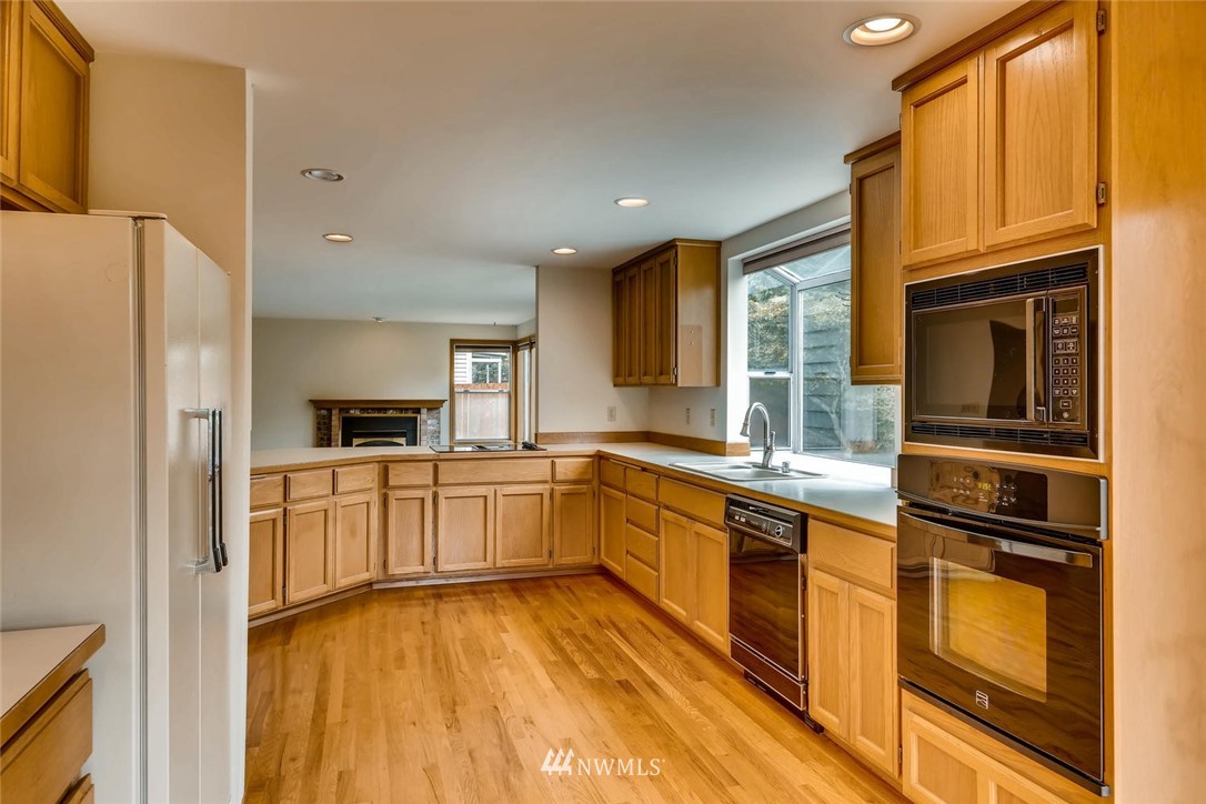 4608 Northeast 19th Street Renton, WA 98059 - Photo 10 of 25